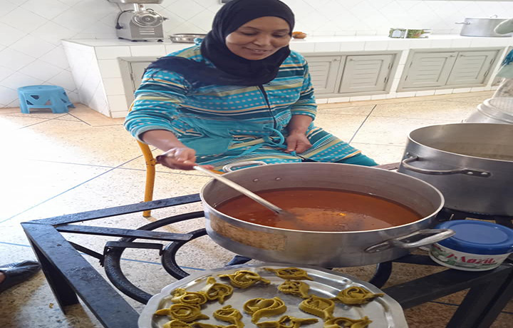 ثانوية ألمدون الإعدادية تنظم ورشة في صنع الحلويات لفائدة قاطنات القسم الداخلي