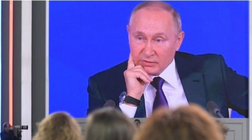 فلاديمير بوتين يدرس أسباب الأزمة الديمغرافية في روسيا