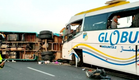 قتلى وجرحى في حادث اصطدام حافلة وشاحنة بأكادير (صور)