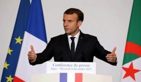الرئيس الفرنسي إيمانويل ماكرون يبدأ زيارته للجزائر