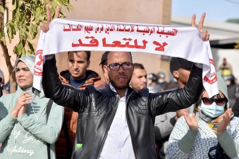 تزامنا مع محاكمة زملائهم.. “أساتذة التعاقد” يحتجون في المؤسسات التعليمية