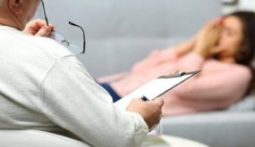 القبض على ثلاثيني انتحل صفة “طبيب نفسي”