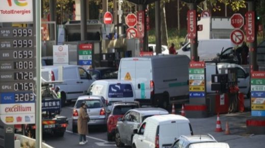أزمة الوقود تشل حركة سير السيارات بفرنسا