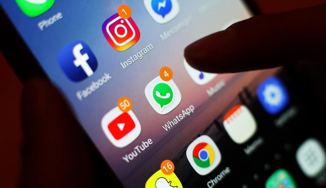 ميتا تحذر مستخدمي فيسبوك من سرقة بياناتهم عبر تطبيقات خبيثة على متجري أبل وغوغل