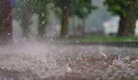 زخات رعدية محليا قوية مصحوبة بالبرد مرتقبة السبت والأحد بعدد من مناطق المملكة