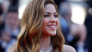 بكاء شاكيرا بعد مكالمة هاتفية يثير الجدل