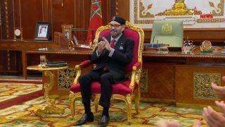 جلالة الملك يجري اتصالا هاتفيا مع مدرب وعميد المنتخب الوطني