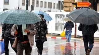 أمطار قوية وتساقطات ثلجية بعدد من مناطق المملكة