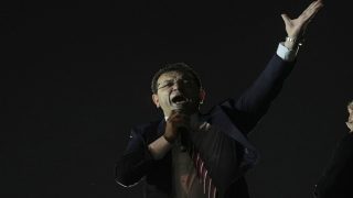 الأتراك يحتجون بعد سجن أكبر منافس لأردوغان