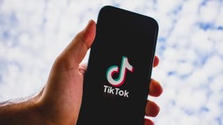 أمريكا تحظر استخدام “تيك توك” على أجهزة الحكومة