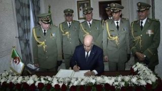 فضيحة من العيار الثقيل تهز كابرانات الجزائر