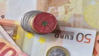 الدرهم يقاوم ضغط الدولار والأورو بأسواق الصرف