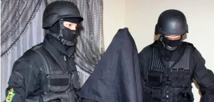 عاجل : اعتقال إرهابيين يشتبه تورطهم في وفاة رجل أمن