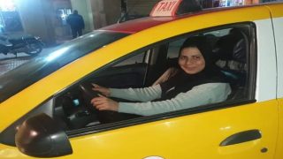 ميدلت .. سياقة طاكسي الأجرة الصغير لم تعد حكرا على الرجال بالمدينة