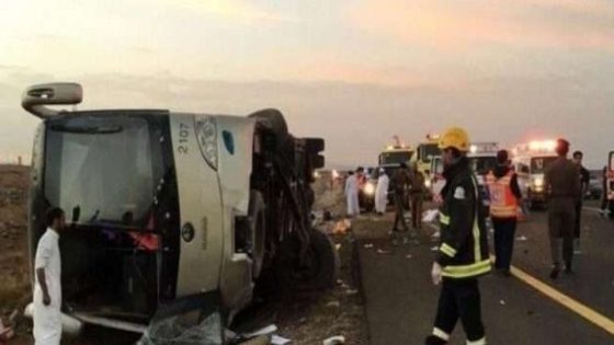 مصرع 20 معتمرا وإصابة 29 آخرين في حادث سير بالسعودية