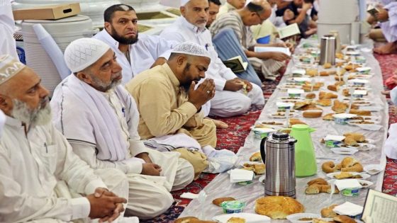 مواعيد الإفطار والسحور والصلوات في اليوم الأول من شهر رمضان المبارك