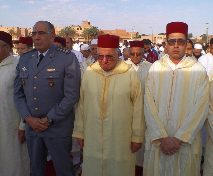 الرشيدية .. والي جهة درعة تافيلالت يؤدي صلاة العيد بمصلى حي المسيرة الخضراء