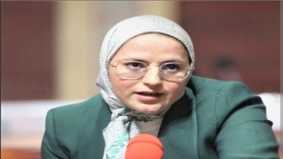 نزهة مقداد .. تدعو إلى تحسين الخدمات بمطار ورزازات