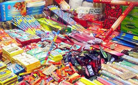 عاشوراء . طقوس احتفالية تقابلها مفرقعات تهدد سلامة مستعمليها