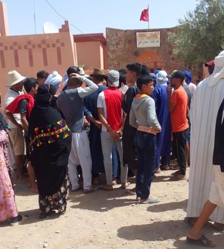 الرشيدية .. ساكنة جماعة سيدي علي تنظم وقفة احتجاجية  وتطالب بحقها في الماء الشروب