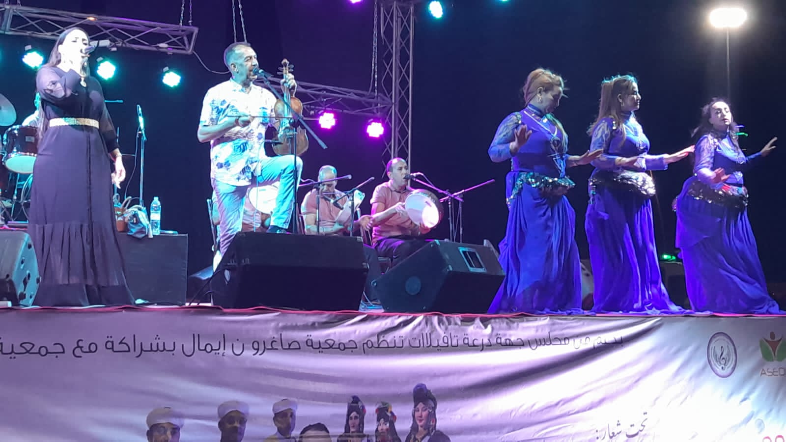 الفنان الكبير مصطفى اومكيل يشعل حماس الجماهير في مدينة تنغير