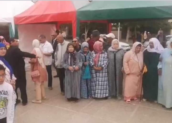 دار المسنين بميدلت تنظم زيارة لمقيميها لأروقة معرض الصناعة التقليدية