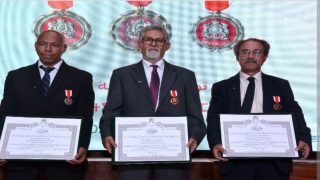 أطر بالمعهد الملكي للثقافة الأمازيغية تتسلم أوسمة ملكية