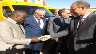 والي جهة درعة تافيلالت يشرف على تسليم حافلات للنقل المدرسي على عدة جماعات ترابية