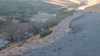 ميدلت .. رداءة المقطع الطرقي المؤدي الى عيون تطوين تستدعي الإصلاح قبل انشاء سد تطوين