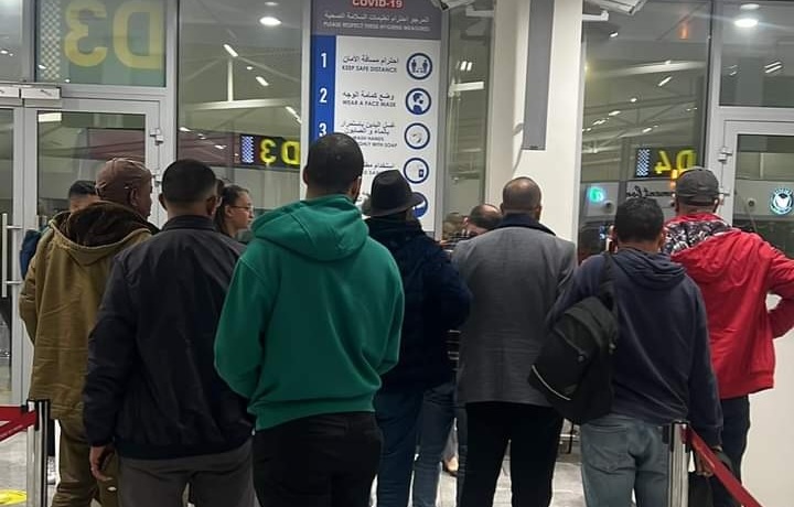 احتجاج مسافرين على تأخر رحلة جوية من البيضاء نحو  الرشيدية