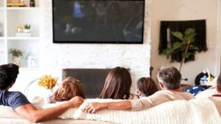 ضعف الإمكانيات تجعل المغاربة متشبثون بالتلفزيون التقليدي