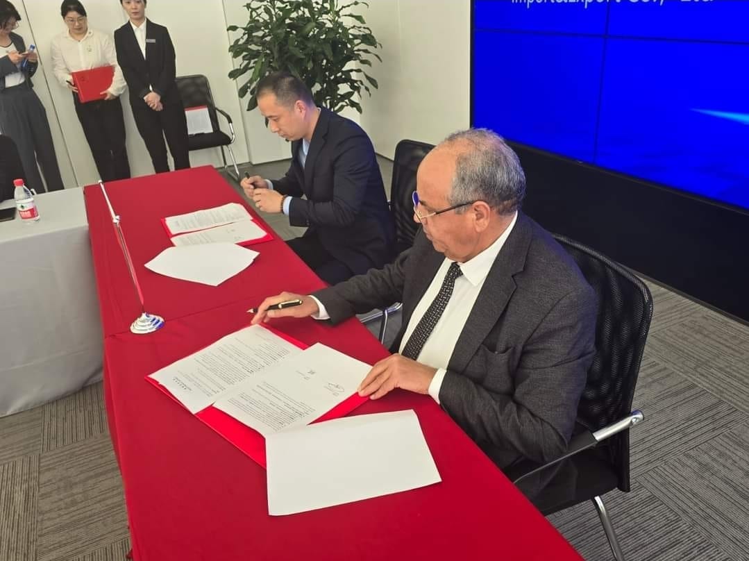 رئيس مجلس جهة درعة تافيلات يوقع مذكرة تفاهم مع ممثل جهة تشغجيان Zhejiang من أجل الشراكة والتعاون في مجال الطاقات المتجددة
