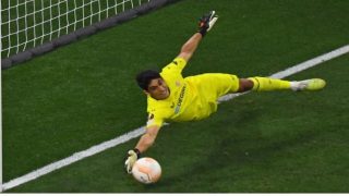 هل ابتعاد الحارس بونو عن الدوريات الأوروبية وتوجهه نحو الخليج كان صحيحا؟          