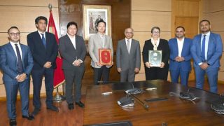 وزير التربية الوطنية والتعليم الأولي والرياضة يترأس اجتماعا مع ممثلي شركة سامسونغ