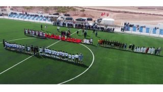 ميدلت .. عامل الإقليم يدشن ملعبا لكرة القدم بمركز زايدة