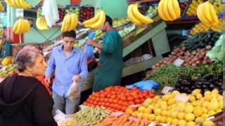 توقعات سلبية لمستوى المعيشة والبطالة بين الأسر المغربية في 2024