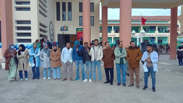 تصاعد العنف في المدارس يعيد الجدل إلى الواجهة .. اعتداء على مدير إعدادية بتونفيت يشعل وقفات احتجاجية
