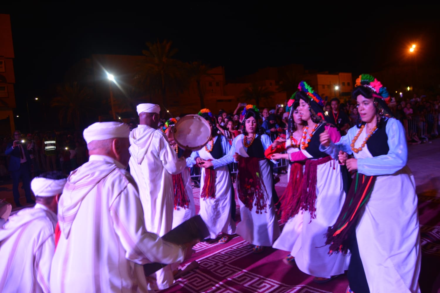 الرشيدية .. افتتاح النسخة الأولى من الملتقى السنوي للجالية المغربية المقيمة بالخارج بسهرة فنية رائعة