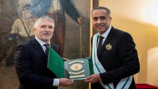 المدير العام للأمن الوطني ولمراقبة التراب الوطني يتقلَّد وسام الصليب الأكبر للاستحقاق للحرس المدني الإسباني (بلاغ DGSN/DGST