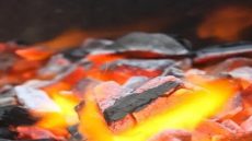 ميدلت… فاجعة اختناق بفحم التدفئة تودي بحياة عامل بناء وترسل مساعده في حالة حرجة للمستشفى