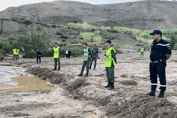 تتغير .. الجهود متواصلة للعثور على تلميذين جرفتهما سيول وادي فزو