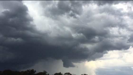 اضطرابات جوية وأمطار رعدية تعبر سماء المملكة هذا الخميس