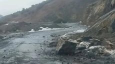 انهيارات صخرية خطيرة تهدد سلامة مستعملي الطريق بين إملشيل وأغبالة