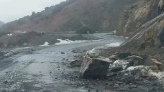 انهيارات صخرية خطيرة تهدد سلامة مستعملي الطريق بين إملشيل وأغبالة