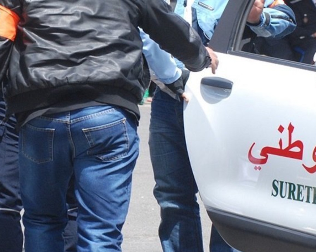فضيحة على طريق مكناس.. توقيف عسكري ومتدربة بالرشيدية متلبسين بحيازة مخدرات