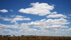 تقلبات جوية تضرب عدة جهات بالمغرب.. أمطار رعدية ورياح قوية في نشرة الخميس