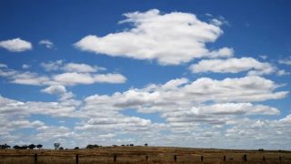 تقلبات جوية تضرب عدة جهات بالمغرب.. أمطار رعدية ورياح قوية في نشرة الخميس