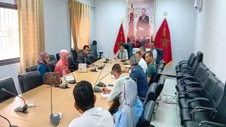 ميدلت .. نقابة تعليمية تطرح ملفات الشغيلة التعليمية على طاولة الحوار مع المديرية الإقليمية
