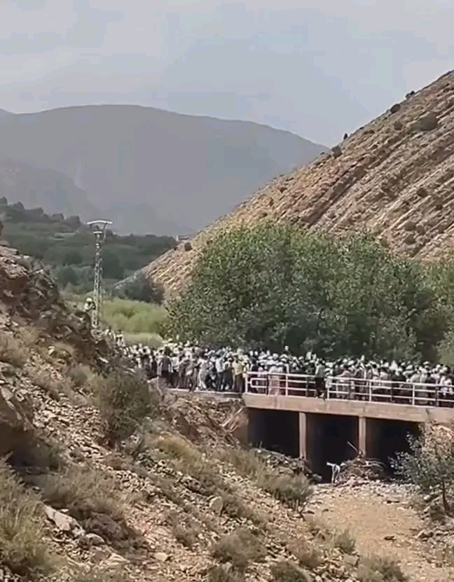 احتجاجات بآيت بوكماز.. تيكوكين: ما يروج غير صحيح ومجرد أكاذيب والساكنة في حقولها لجني التفاح